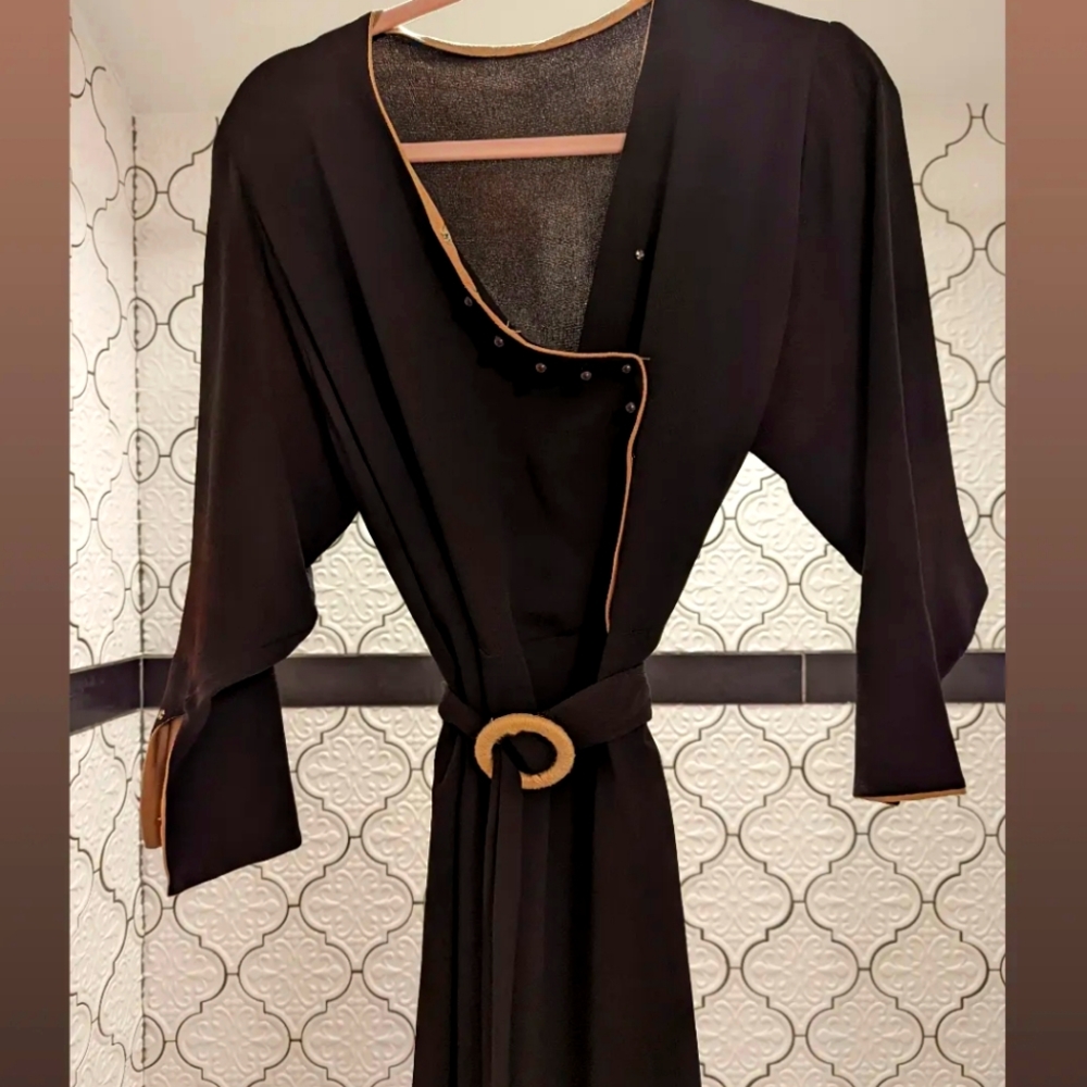 Vintage 1960s knee length dress.